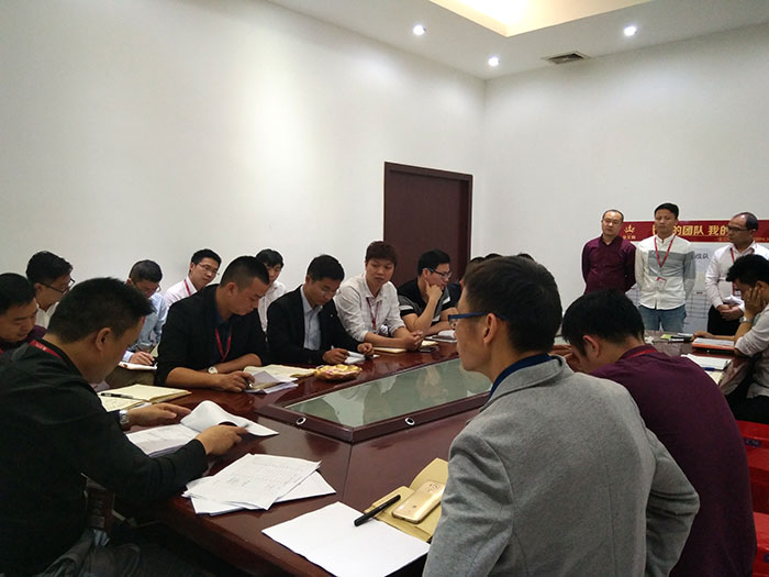 2017年4月5日上午，陶瓷一線品牌金艾陶瓷磚銷售團隊3月PK賽的結果在金艾陶瓷磚營銷總部揭曉。銷售PK賽旨在營造公司良好的“比、學、趕、超”工作氛圍的同時，也提升金艾陶瓷磚銷售團隊在終端市場的銷售能力和戰(zhàn)斗力。