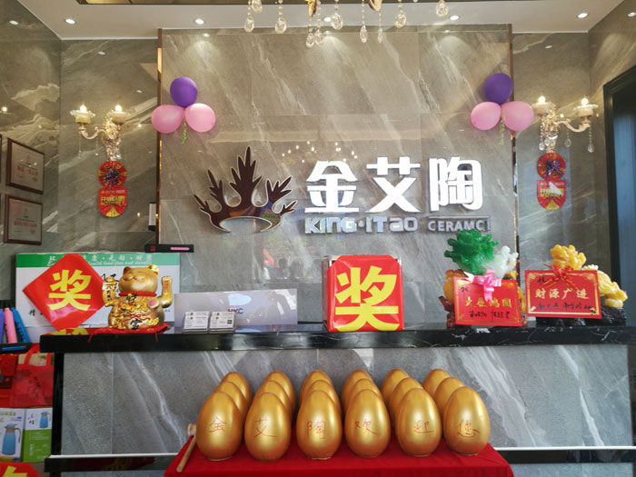 2017年10月1日,陶瓷一線品牌金艾陶瓷磚衡陽(yáng)店盛裝開(kāi)業(yè),這是一場(chǎng)充滿(mǎn)歡呼和雀躍的讓利盛宴。